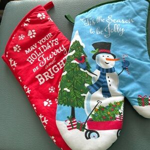 2 Holiday Oven Mitts
